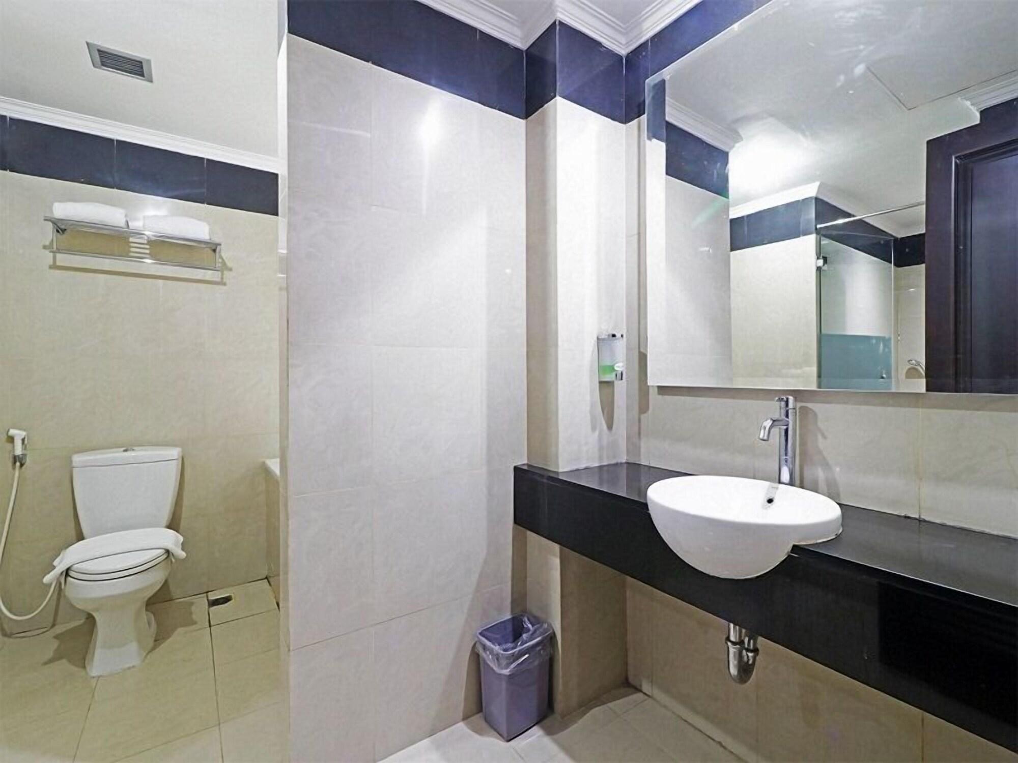 P Hotel Джакарта Экстерьер фото
