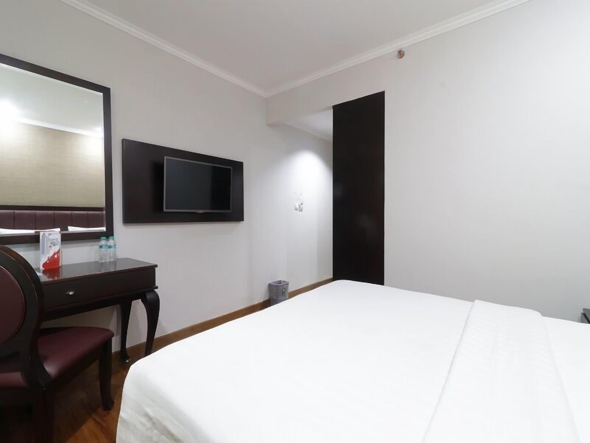 P Hotel Джакарта Экстерьер фото