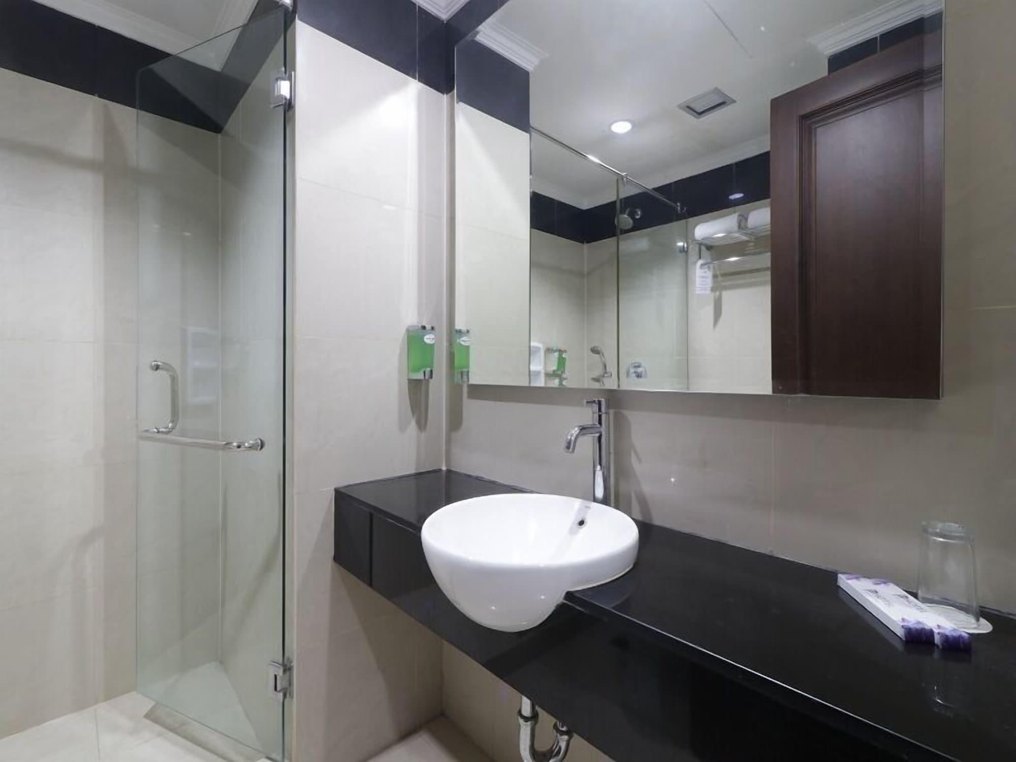 P Hotel Джакарта Экстерьер фото