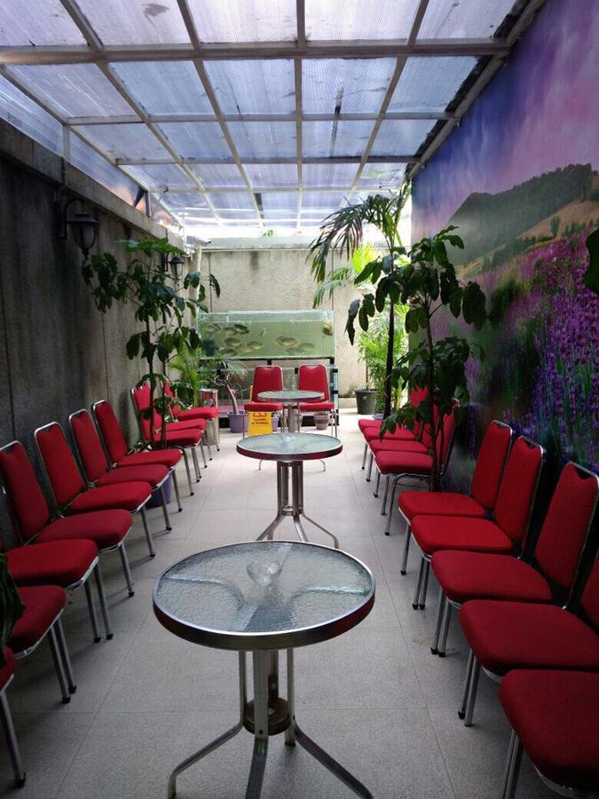 P Hotel Джакарта Экстерьер фото